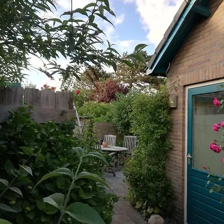בית נופש Met Besloten Tuin אחמונד-בינן