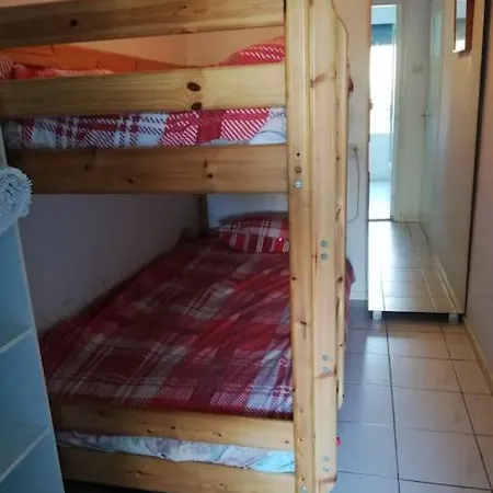 Met Besloten Tuin בית נופש