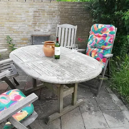 בית נופש Met Besloten Tuin *