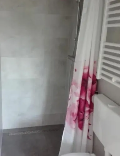 بيت للعطل Met Besloten Tuin *