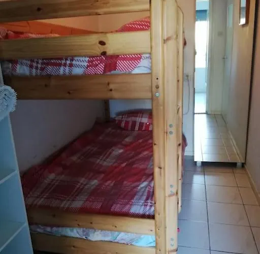 Met Besloten Tuin بيت للعطل