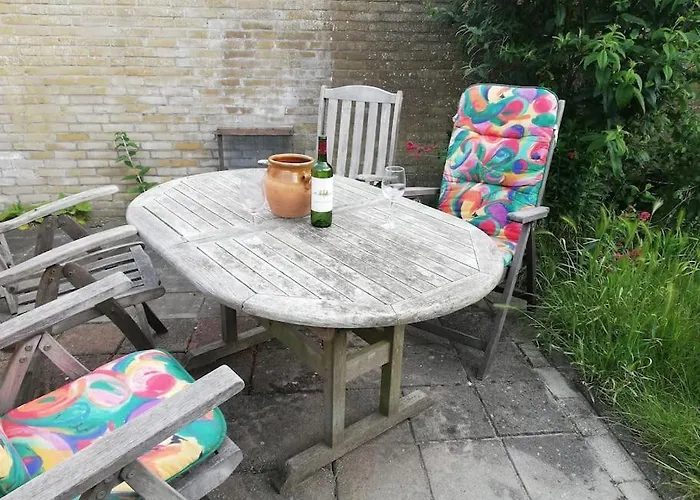 بيت للعطل Met Besloten Tuin *